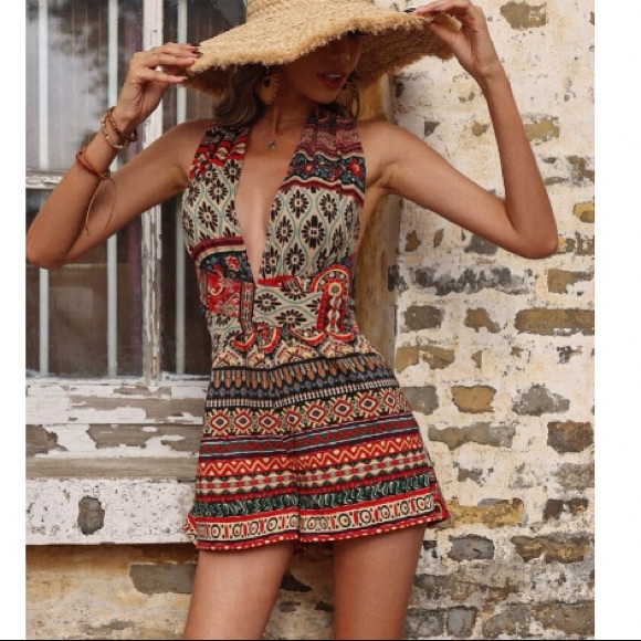 Boho floral print crisscross open back romper - Picture 6 of 7